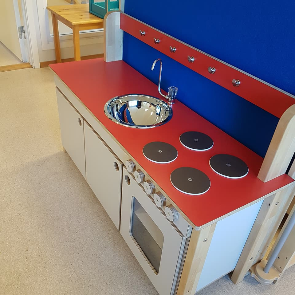 Barnehagemøbler fra VIKen Møbler AS – trygge slitesterke og bærekraftige løsninger for norske barnehager