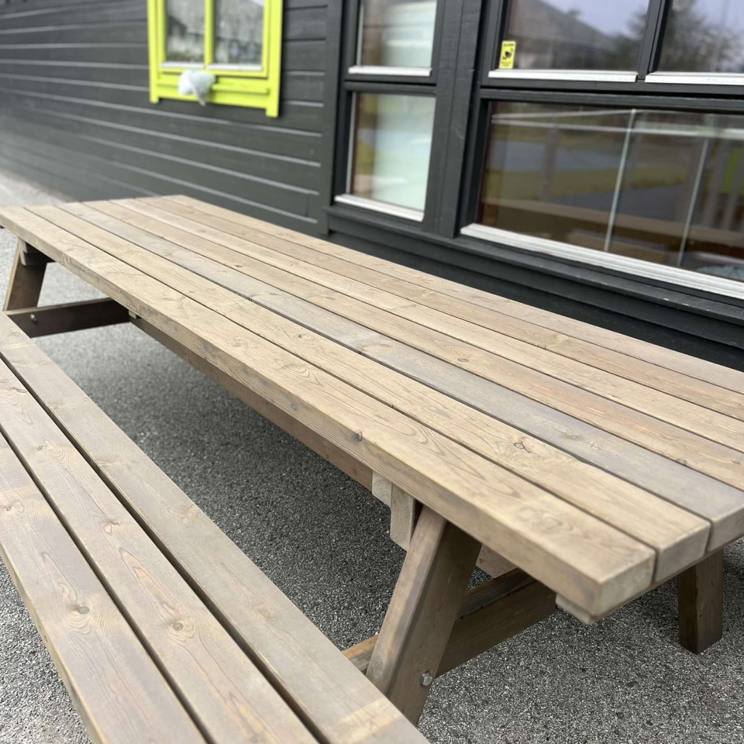 Bærekraftig rastebord til barnehage gir trygge og funksjonelle uteområder for barn i alle aldre.